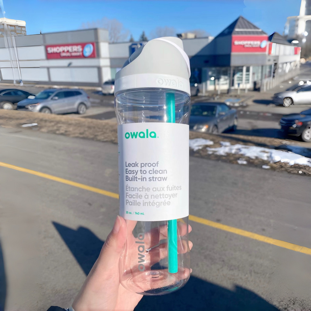 Owala ขวดน้ํา Tritan 25oz - ขวดกีฬาปลอดสาร BPA พร้อมหลอด เครื่องล้างจานปลอดภัยและรั่วซึม