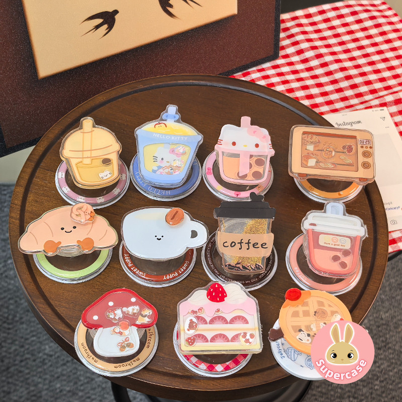 ขนมน่ารัก สั่น แม่เหล็กที่วางโทรศัพท์ทั่วไปสามารถย้ายมุกแบบพกพาและมีสไตล์อุปกรณ์เสริมโทรศัพท์มือถือนมชาเค้กกาแฟคิตตี้ครัวซองต์ยืนดู