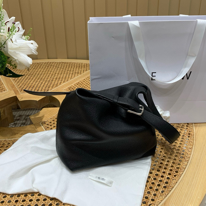 Pre order ราคา10100 TR TR1104 Hobo Shoulder Bag Imported Deepskin 22*13*22CM