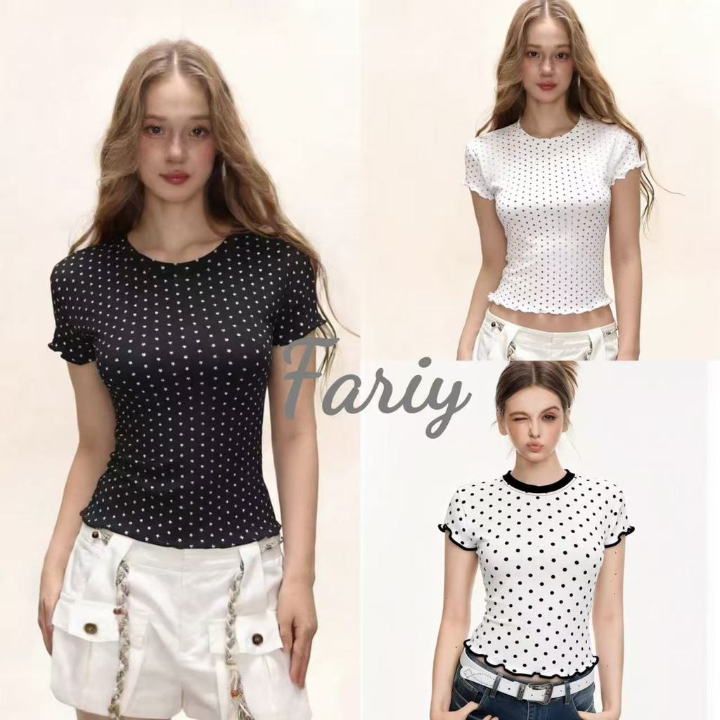 Fariy🍒คลังสินค้าพร้อม🍒 เสื้อยืดแขนสั้นคอกลมลายจุดสไตล์เกาหลีสำหรับผู้หญิง สไตล์ใหม่ฤดูร้อนปี 2025 ไซส์เล็ก เข้ารูป สวยงามน่าดึงดูด