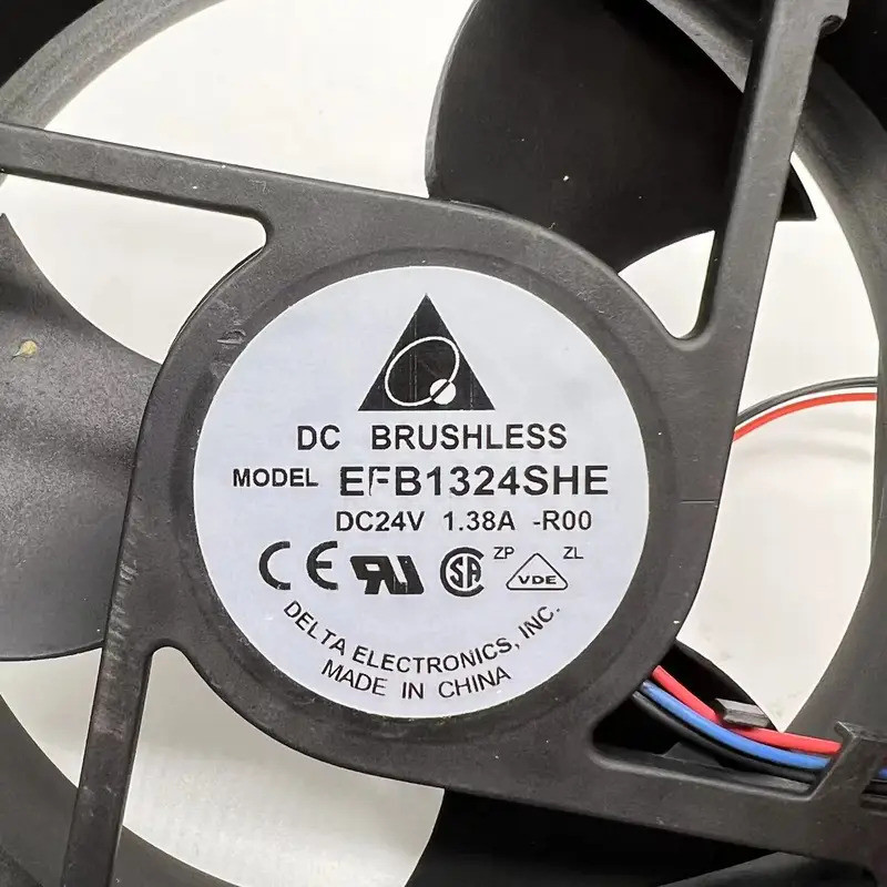 Delta Electronics EFB1324SHE R00 DC 24V 1.38A พัดลมระบายความร้อนเซิร์ฟเวอร์ 3 สาย 127x127x38 มม. ขนา