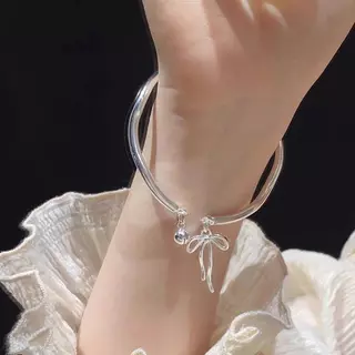 กำไลข้อมือ Möbius ดีไซน์เจ้าหญิงในฝัน ประดับด้วยโบว์และกระดิ่ง ปรับขนาดได้ เหมาะสำหรับเพื่อนสนิท เครื่องประดับหรูหรา