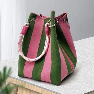 【สินค้าพร้อมส่ง】กระเป๋าถือถักลายผีเสื้อสีสันสดใส ออกแบบมาสำหรับผู้หญิง สามารถปรับให้เข้ากับสไตล์ต่างๆ ได้ ขนาดใหญ่ พกพาสะดวก พร้อมพื้นที่จัดเก็บมากมาย 【LuckServeX】