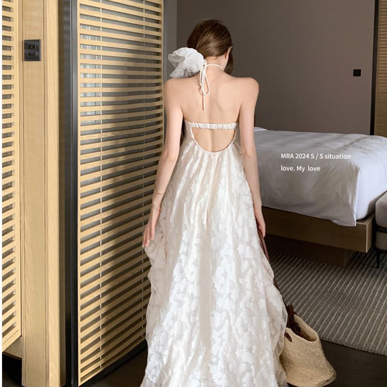 เดรสแขวนคอเปิดหลังสไตล์ฝรั่งเศส สุดเซ็กซี่ ชุดเดรสยาวสายเดี่ยวสวยเหมือนนางฟ้า เหมาะใส่ถ่ายรูปที่ทะเลฤดูร้อน มีแผ่นรองหน้าอกในตัว