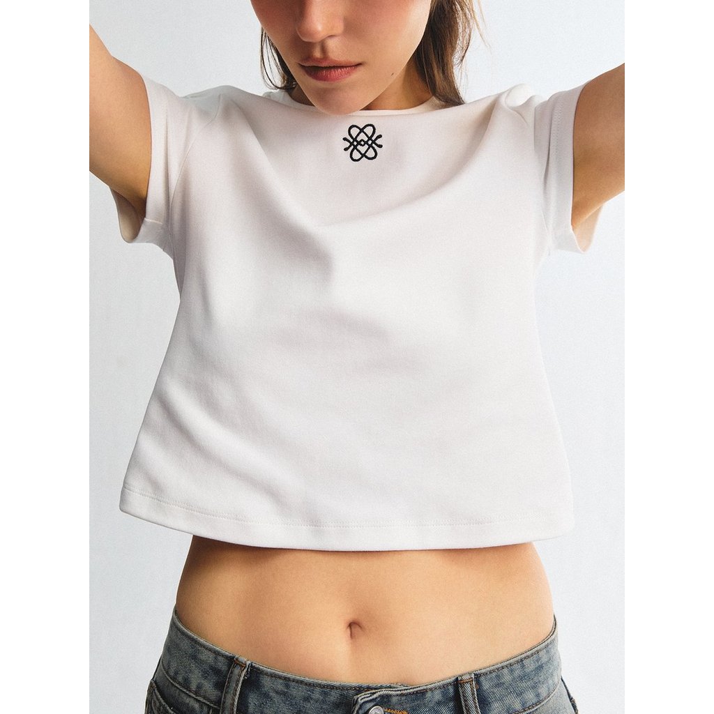 [Pomelo] เสื้อทีเชิ้ตปักลาย / Embroidered Logo Tee