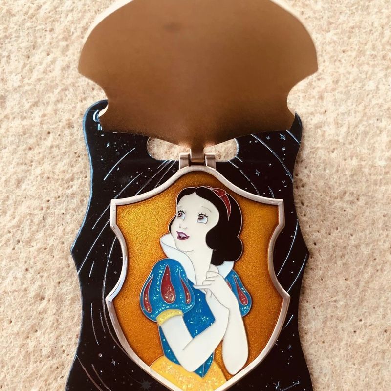 Disney Badge disney Pin disney Pin disney Flip Snow White Limited 250 ชิ้นขนาดใหญ่/ลูกปัด 3.27