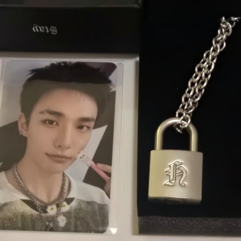Kpop Idol Straykids Hyun Jin สร้อยคอเดียวกันแฟนที่ระลึกสินค้าของขวัญกล่อง