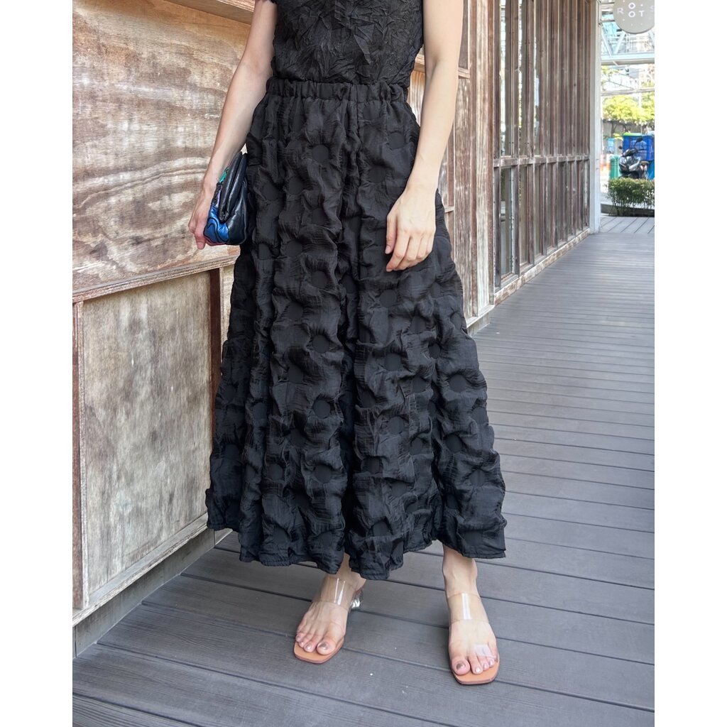 ยาว 34.5 นิ้ว 2MUAY รุ่น GJO20122 กระโปรงพลีทคุณภาพ SOFT DOT TEXTURE PLEATED SKIRT สีดำ FREE SIZE