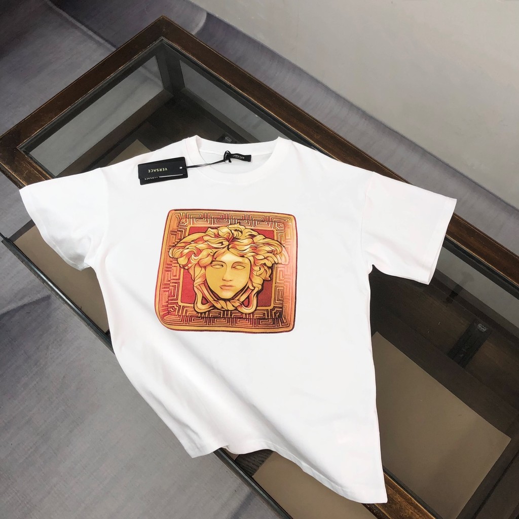 เสื้อยืด VERSACE สไตล์ใหม่ พิมพ์คอกลม เหมาะสำหรับทั้งผู้ชายและผู้หญิง