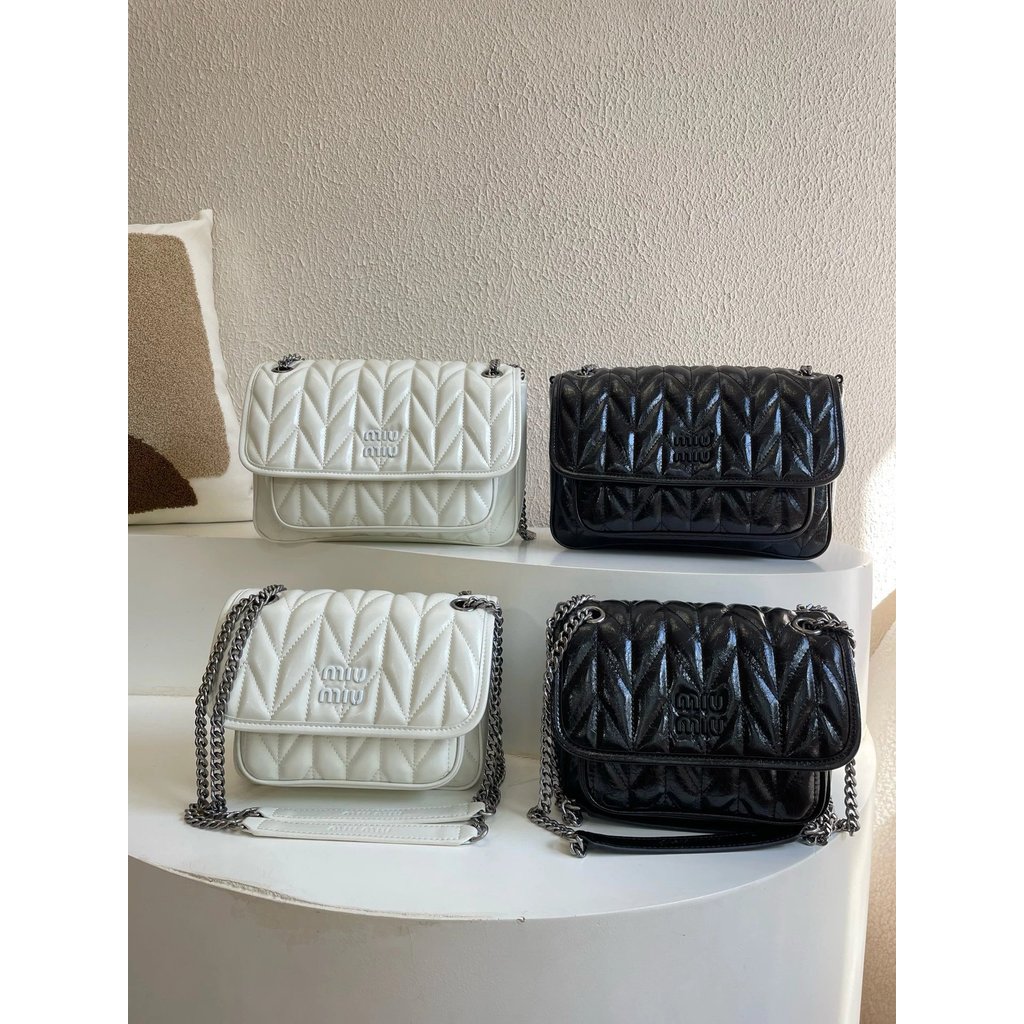 MiuMiu MIMIU MiuMiu/MiuMiu สไตล์ใหม่ Quilted จีบ Messenger กระเป๋าไหล่ Messenger Wandering กระเป๋าหญ