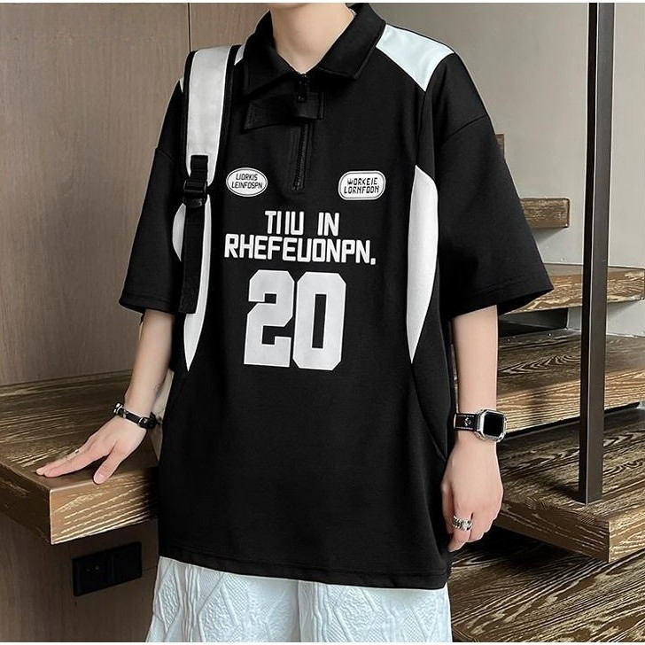 Chaistyle เสื้อโปโลผู้ชาย พิมพ์ลาย สไตล์อเมริกัน แบบหลวม แขนสั้นคอปก ชุดคู่รัก ยอดนิยม