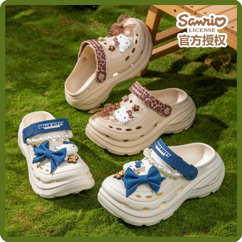 2026 ใหม่ Sanrio Hello Kitty Cave รองเท้าสาวฤดูร้อนรองเท้าแตะอะนิเมะกลางแจ้งห้องน้ําชายหาด Anti-Slip รองเท้าแตะลําลองสาวของขวัญ