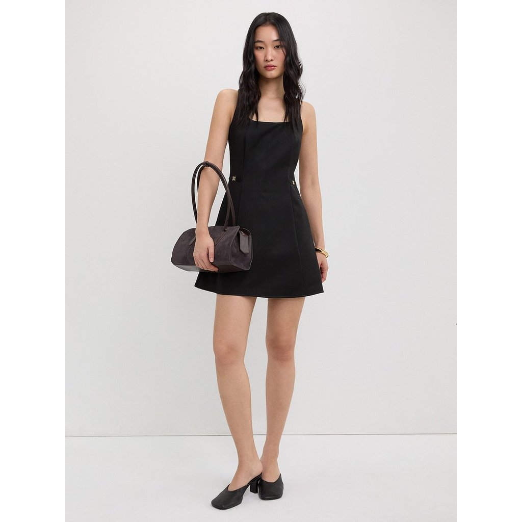 [Pomelo] มินิเดรสทรงเอแขนกุดแต่งกระดุมทองช่วงเอว / Square Neck Sleeveless A-Line Mini Dress