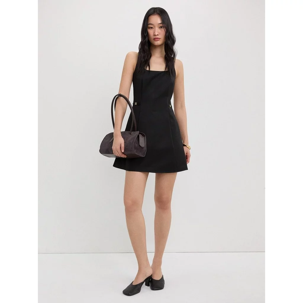 [Pomelo] มินิเดรสทรงเอแขนกุดแต่งกระดุมทองช่วงเอว / Square Neck Sleeveless A-Line Mini Dress