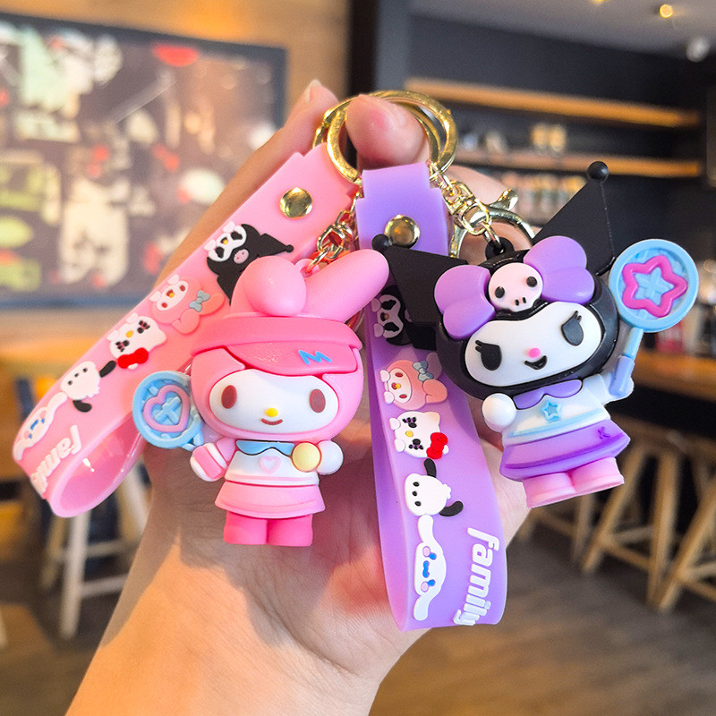 การ์ตูน Sanrio Sports Series พวงกุญแจตุ๊กตา/คิตตี้น่ารัก Cinnamon Dog Kuromi Doll Pendant