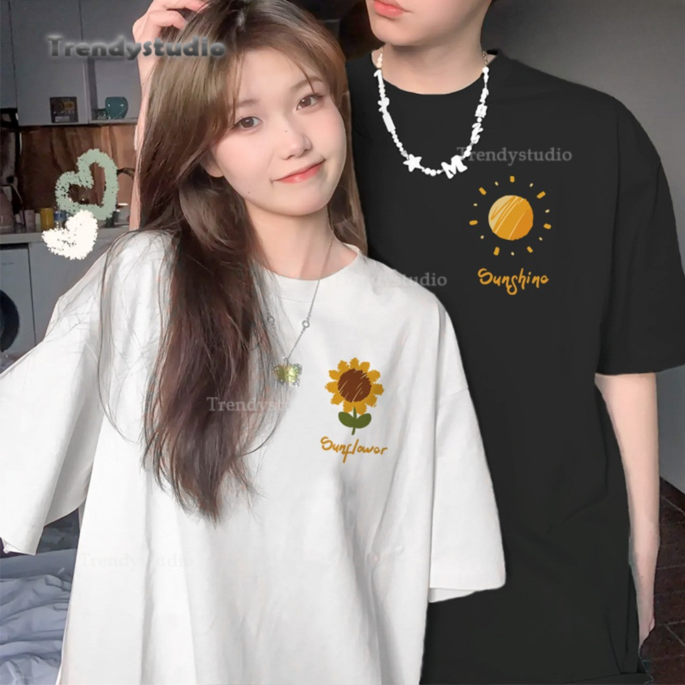 【COD】เสื้อยืดแขนสั้น หญิงชาย แนวสตรีท เสื้อ summer 2026 พิมพ์ลาย"Chrysanthemum/Sun" ชุดคู่ เสื้อยืด cotton ทรงหลวม คอกลม