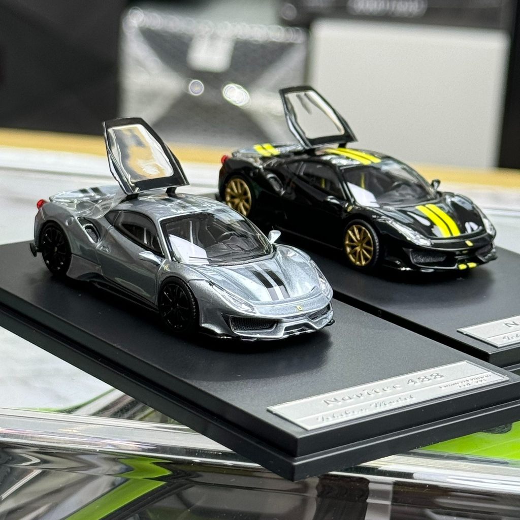 [สต๊อกพร้อม] IM 1: 64 Ferrari 488 Pista เปิดฝาครอบจําลองรถโลหะผสมรุ่นคอลเลกชันเครื่องประดับแบรนด์ใหม