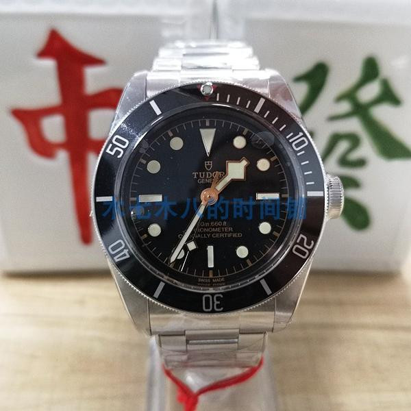 M79230N-0009 Tudor Blue Bay Black Shield ดอกไม้สีดําขนาดเล็กนาฬิกาดําน้ําอัตโนมัติ