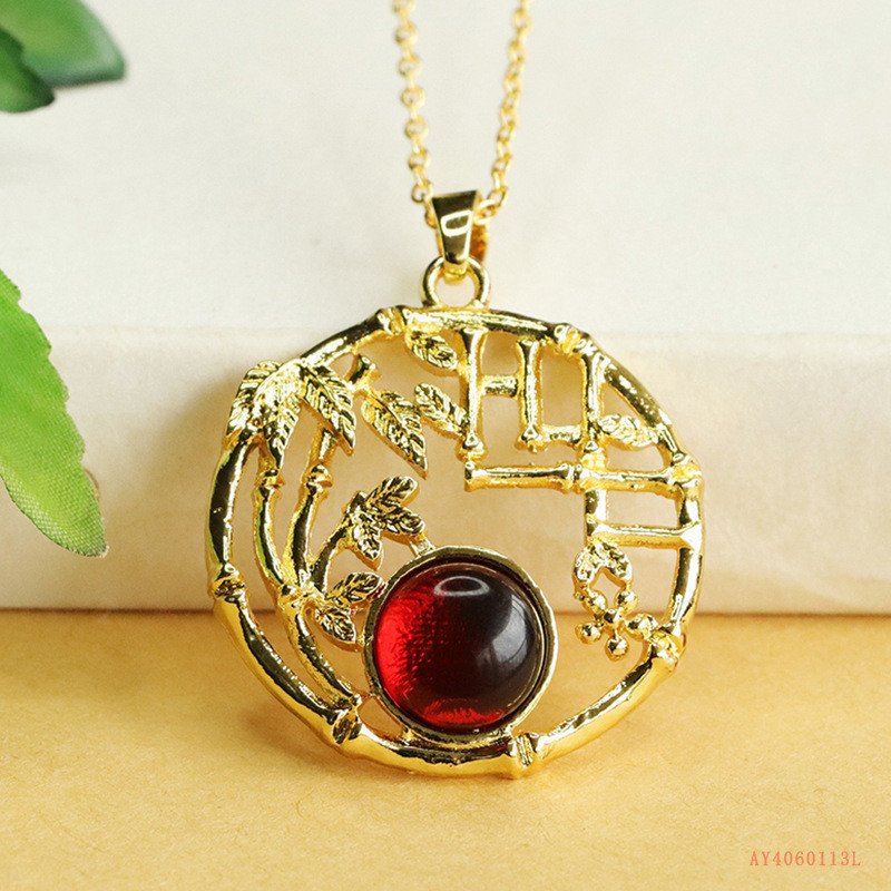 สร้อยคอมีลายจี้จากอัญมณีไม้ไผ่สีเหลือง ในสไตล์จีน โดย IU