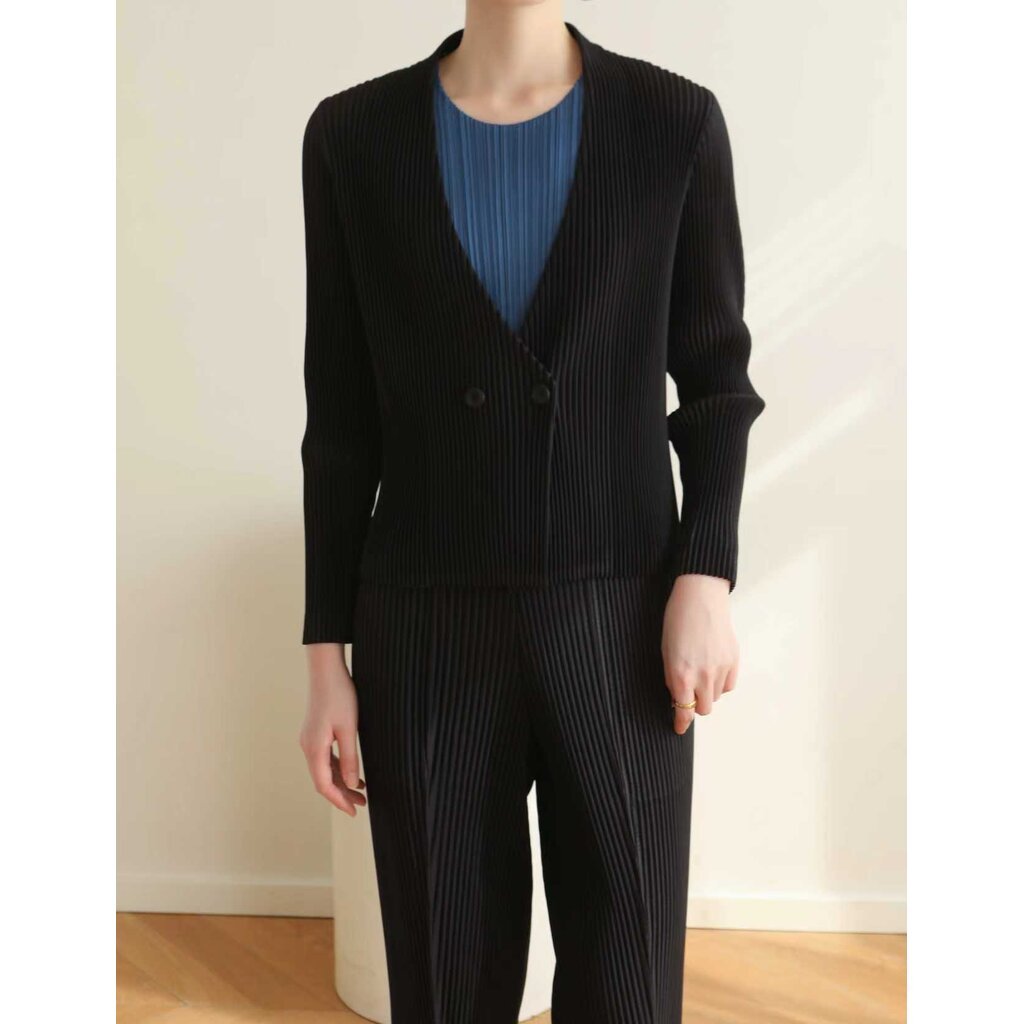 2MUAY รุ่น GJO8770 เสื้อคลุมอัดพลีท THICK V NECK BUTTON FRONT PLEATED CARDIGAN