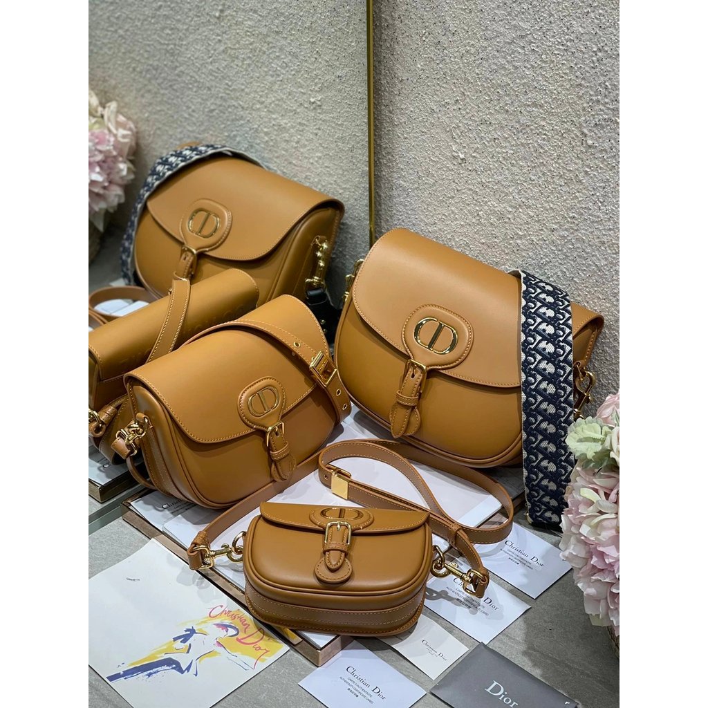 Dior [สานธรรมดา] CD Medium Bobby Caramel Saddle Bag Retro Flap Crossbody Bag กระเป๋าสะพายไหล่
