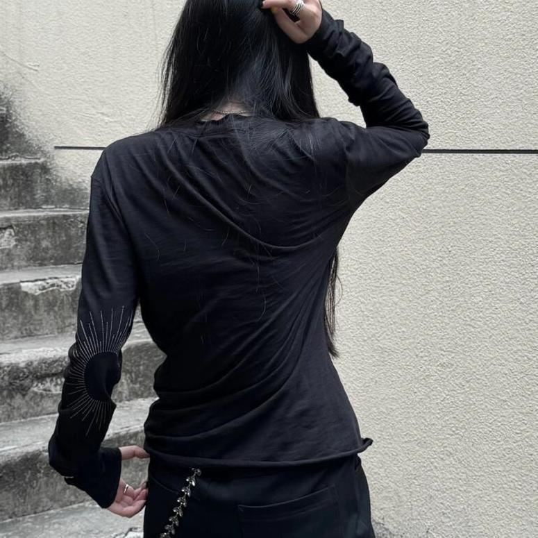 2026แฟชั่น2026อินเทรนด์อเมริกันสีดําแขนยาวเสื้อยืดผู้หญิง2025การออกแบบฤดูใบไม้ร่วงความรู้สึกกระดุมแถวเดียวSlim-Fit Slimmerดูครึ่งเปิดปกด้านบนCOD 1OVH - รูปที่ 4