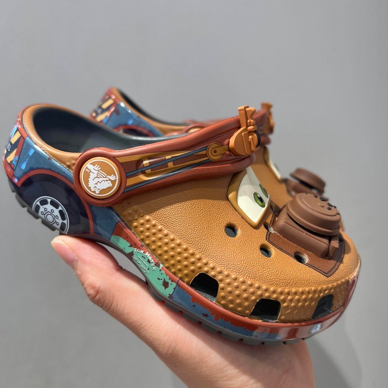 การ์ตูน McQueen รองเท้าแตะลื่นระบายอากาศรองเท้าชายหาดน้ําหนักเบา Pixar Cars Mater