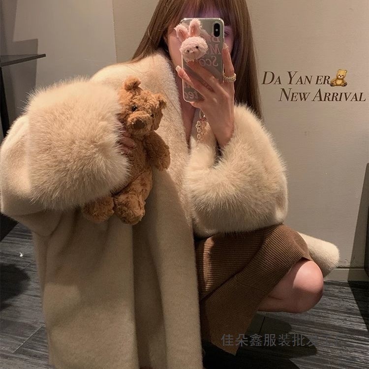 冬季仿貂毛名媛秋冬皮草外套女时尚大衣宽松版风米杏色Winter imitation mink fur celebrity autumn and winter fur coat femaledxlnma