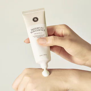 SUPERMOM L Waterfull Sun Essence SPF 50+PA++++ 50ml ครีมกันแดดแบบ Chemical ซุปเปอร์มัม เนื้อบางเบาสูตรชุ่มชื้นแต่สบา...
