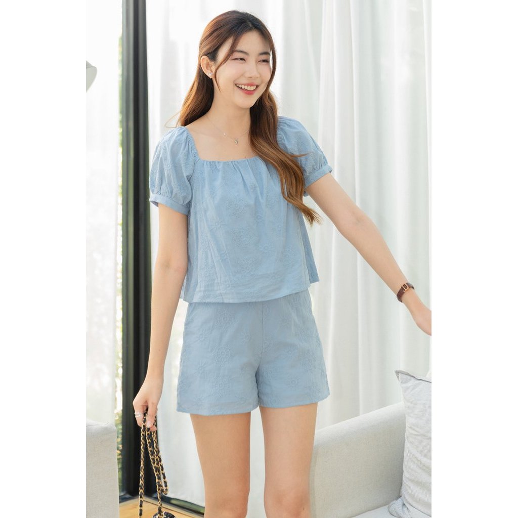 ACW เสื้อแขนพองตาไก่คอเหลี่ยมสีน้ําเงิน