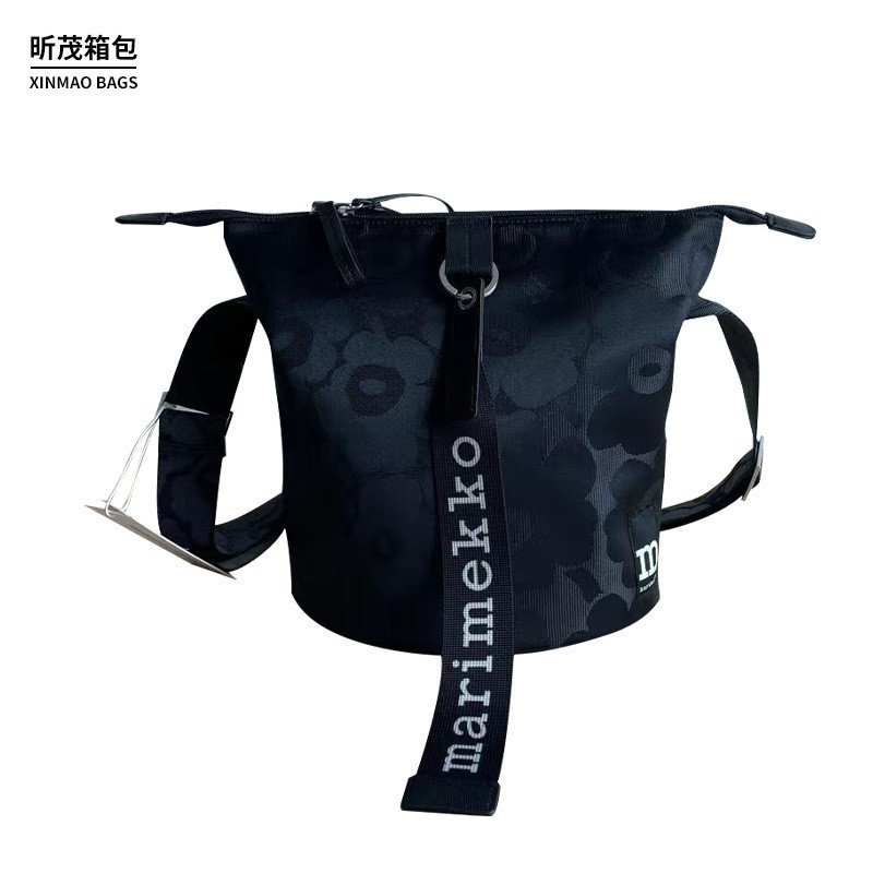 [Aria-G1] Niche Backpack สีดําพิมพ์ Nylon Commuter เทรนด์แฟชั่น
