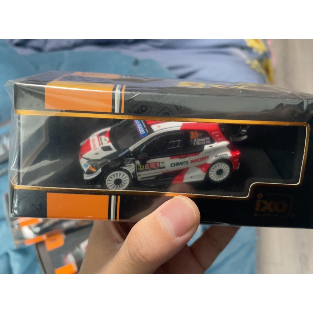Ixo 1/43 Toyota Yalex SF บนการจัดส่ง