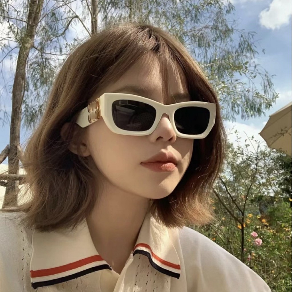 แว่นกันแดด Miu Miu SMU09W สไตล์สแควร์สำหรับผู้หญิง เหมาะสำหรับสวมใส่กลางแจ้งและสไตล์แฟชั่น