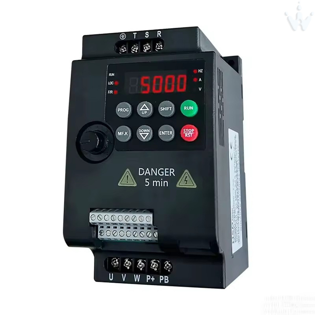 ใหม่ความถี่อินเวอร์เตอร์ 1ph 220V ถึง 3PH 380v ความถี่ไดรฟ์ Converter ปั๊มมอเตอร์ควบคุมความเร็ว