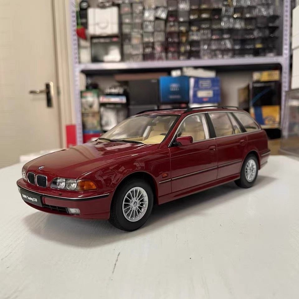 1: 18 Triple9 BMW BMW 5 Series Touring Car E39 Touring 1998 โมเดลรถ สีแดง