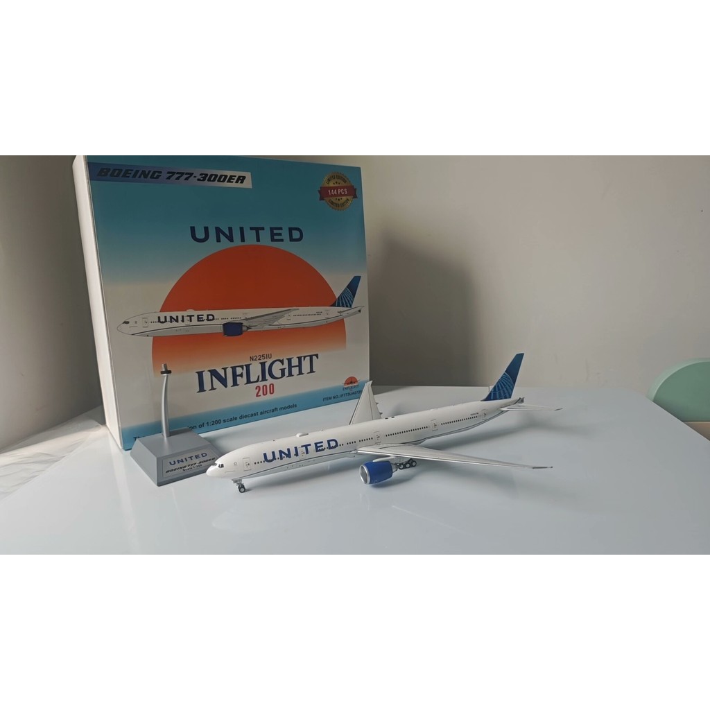 [สต๊อกพร้อม] ข้อเสนอพิเศษหากผลิตภัณฑ์ใหม่ Inflight 1: 200 United Airlines B777-300ER N2251U P3 Sligh