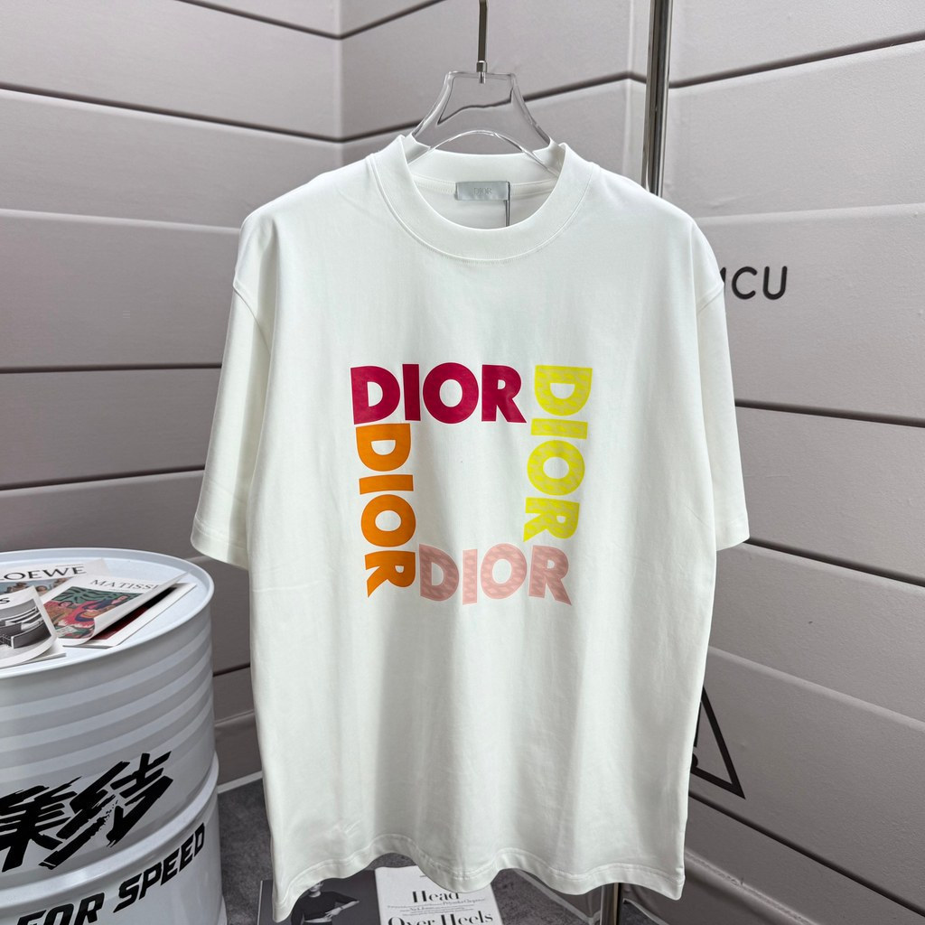 Dior/DIOR2026 ต้นฤดูใบไม้ผลิสไตล์ใหม่เสื้อยืดแขนสั้นผู้ชายสไตล์ผู้หญิงสไตล์คู่อินเทรนด์ Niche อินเทร