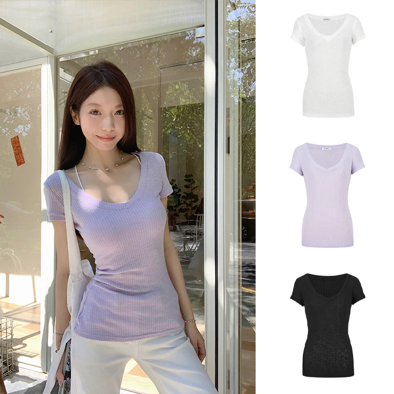 <Moses Queen> เสื้อยืดแขนสั้นคอวีแบบมีลายริบพื้นฐาน ทรงเข้ารูป สวมใส่ได้หลากหลาย เป็นเสื้อตัวในที่ใส่สบาย