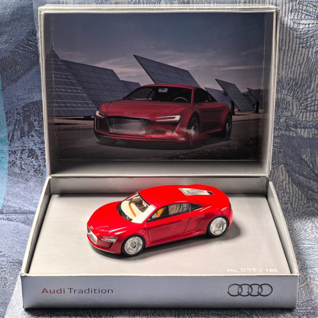 1/43 LookSmart LookSmart Audi R8 E-tron Concept F9 2009 Car Model Audi Frankford Car Show Bright Pha