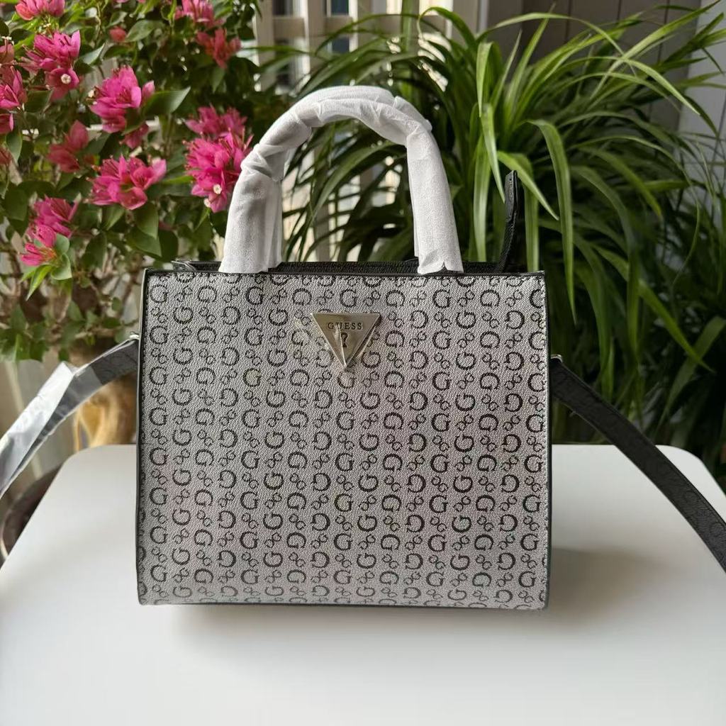 ใหม่ GUESS กระเป๋าถือผู้หญิง กระเป๋าสะพายข้าง 2512801