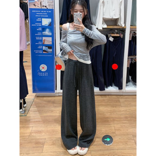  กางเกงขายาวทรงเข้ารูปสีเทา ขากว้าง ทรงหลวม ใส่สบาย และดูดีอ…