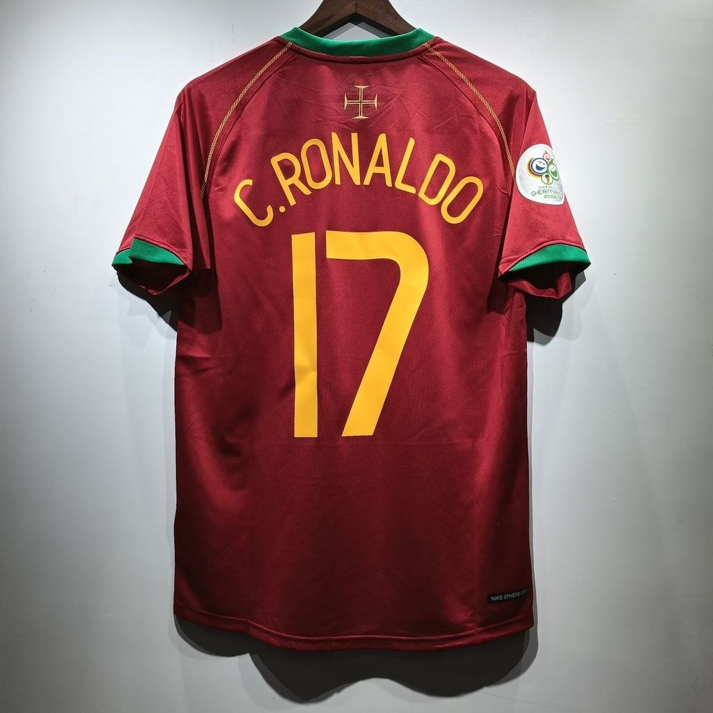 เสื้อบอลแขนสั้น Cristiano Ronaldo No.17 ปี 2006 ทีมชาติโปรตุเกส เวอร์ชันคลาสสิก CR7 พร้อมเลือกไซส์ได