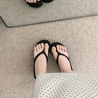 [ส่งจากไทย] 6.5 ซม.สุภาพสตรีรองเท้าส้นสูง ออกแบบกลางแจ้ง หนา Soled Wedge Heel Flip‑Flops Casual Platform Flip‑Flops รองเท้าส้นสูง (ขนาด 36‑40)