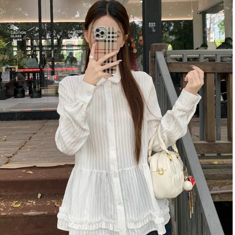 w714 เสื้อเชิ้ตสตรีลายทางสีขาว แขนยาว ปกคอสไตล์ลายหูฉลาม รูปที่ 4