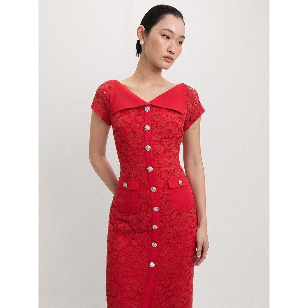 [Pomelo] เดรสผ้าลูกไม้ติดกระดุมพลอยเทียม / Lace Button-Up Midi Dress — صورة 4