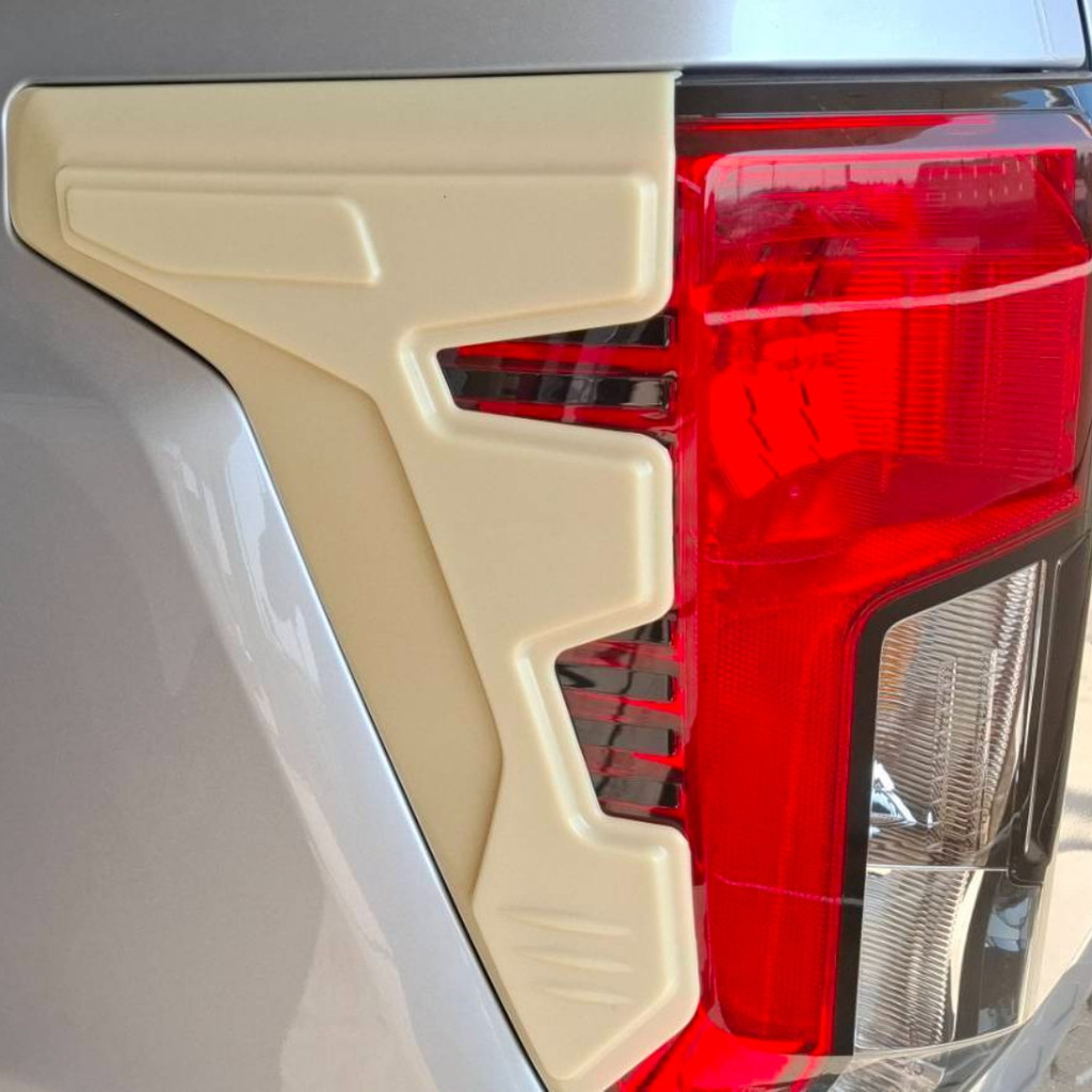 ครอบไฟท้าย Toyota Travo งานพรีเมียม ตรงรุ่น สีดำด้าน/ชุบโครเมียม/เคฟล่า/ดำเงา  ( F4 ) ราคา ถูกที่สุด ดีลบีเคเค แกลเลอรีภาพที่ 5