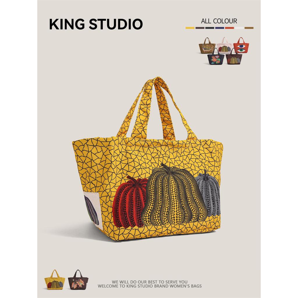 กระเป๋าผ้าใบลายจุด Yayoi Kusama ทรงพุม킨 ขนาดใหญ่สำหรับผู้หญิง สไตล์ใหม่สำหรับฤดูใบไม้ร่วงและหน้าหนาว
