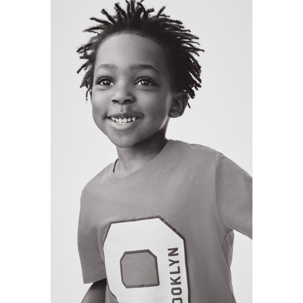 H&M(เอชแอนด์เอ็ม) เสื้อยืดผ้าฝ้ายพิมพ์ลาย เด็กชาย 1323877_5