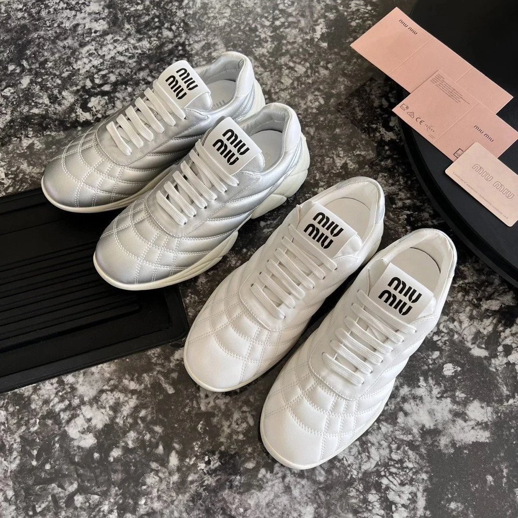 Miumiu รองเท้าสไตล์โมเดิร์น อินเทรนด์