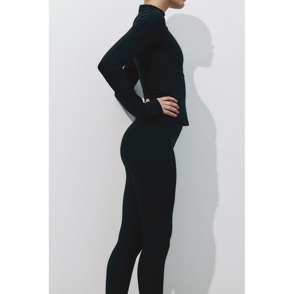 H&M(เอชแอนด์เอ็ม) แจ็กเก็ตสปอร์ตพร้อมเทคโนโลยี SculptMove™ Woman Sports jacket with ScuptMove™ 1320699_1